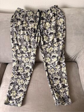 Floral Print Drawstring Lululemon Jogger size 8